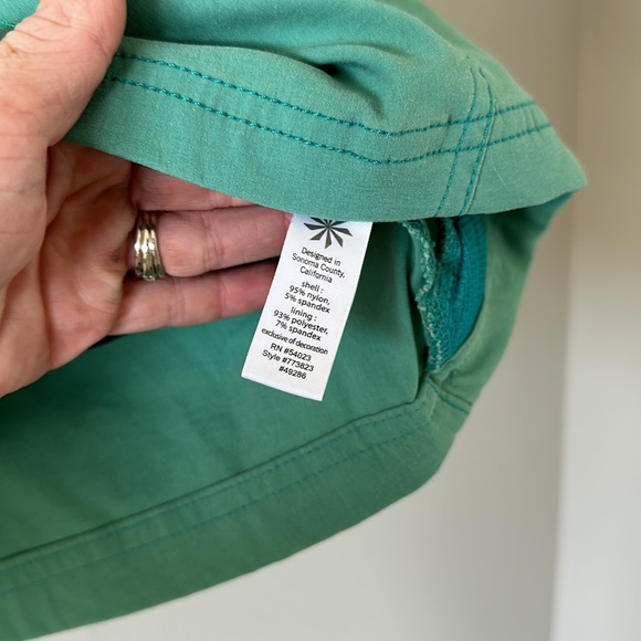 ATHLETA Green Casual Mini Dipper Skirt Skort Pockets Belt Loops Size 2 - Picture 8 of 16